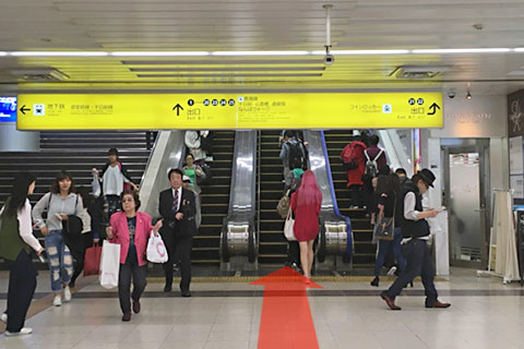 Go out from East wicket of Hanshin, Kintetsu and subway Sennichimae line.