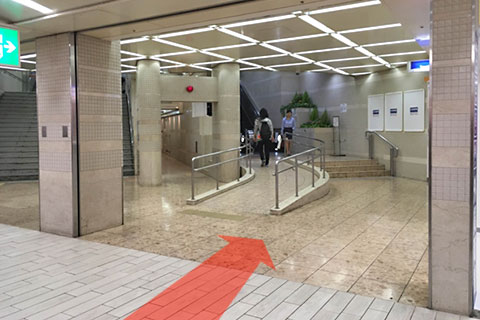 Go on the slope on the right side of B21 exit, and go up an escalator to the ground.